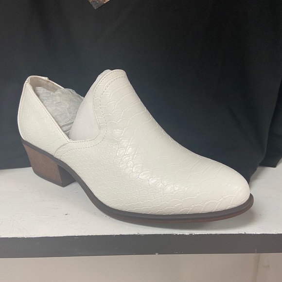 Shoes - Picture 3 of 3